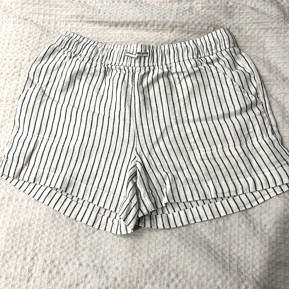 Old Navy NEVER WORN Soft linen striped shorts. Size L (but def fits like M**)